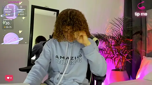 Snapshot of All3ssandr0 chatting on December 4, 2024, 1:08 am All3ssandr0 online show from December 4, 2024, 1:08 am