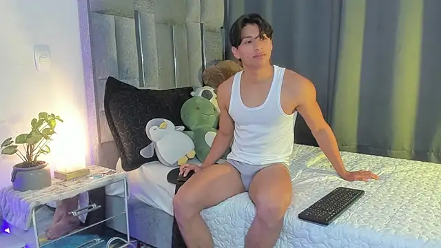 Snapshot of All3ssandr0 chatting on February 17, 2026, 1:08 pm All3ssandr0 online show from February 17, 2026, 1:08 pm