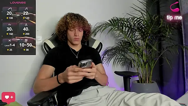 Snapshot of All3ssandr0 chatting on January 24, 2025, 12:20 am All3ssandr0 online show from January 24, 2025, 12:20 am