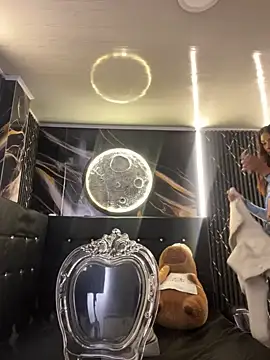 Nikol Rang   online show from September 29, 2025, 6:35 pm