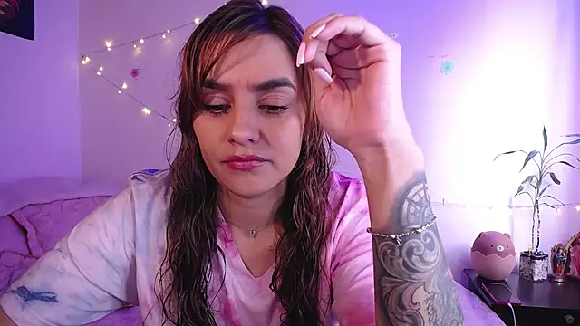 Lu perez online show from November 3, 2025, 5:16 pm