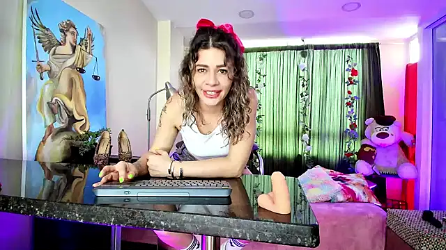 Snapshot of oriana_thomson2 chatting on February 10, 2025, 6:56 pm oriana thomson2 online show from February 10, 2025, 6:56 pm