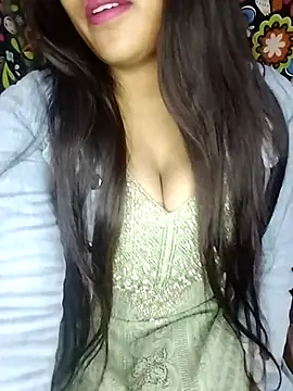 Sreya213 online show from February 3, 2026, 8:36 pm