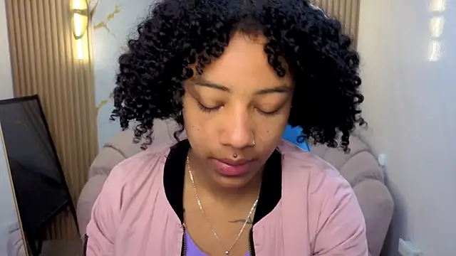 Snapshot of Violeth_b chatting on October 8, 2025, 12:50 pm Violeth b online show from October 8, 2025, 12:50 pm