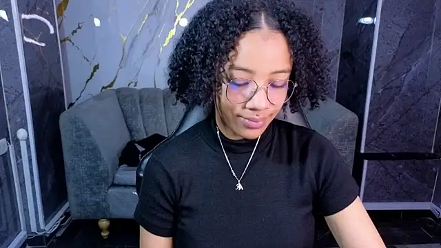 Snapshot of Violeth_b chatting on October 30, 2025, 12:47 pm Violeth b online show from October 30, 2025, 12:47 pm