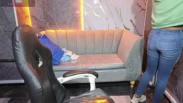 Snapshot of Violeth_b chatting on October 22, 2025, 12:48 pm Violeth b online show from October 22, 2025, 12:48 pm