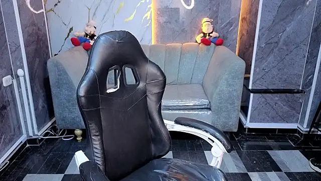 Violeth b online show from April 14, 2026, 12:43 pm