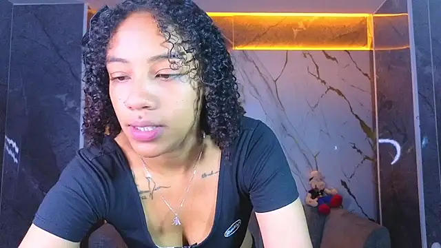 Snapshot of Violeth_b chatting on July 11, 2026, 1:44 pm Violeth b online show from July 11, 2026, 1:44 pm