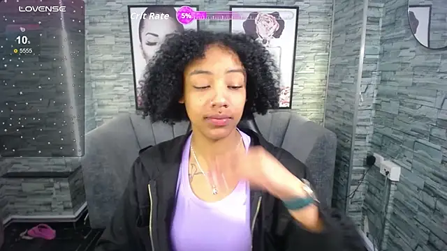 Snapshot of Violeth_b chatting on October 1, 2025, 12:53 pm Violeth b online show from October 1, 2025, 12:53 pm