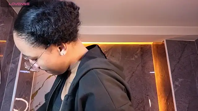 Snapshot of Violeth_b chatting on October 31, 2025, 12:46 pm Violeth b online show from October 31, 2025, 12:46 pm