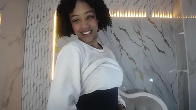 Snapshot of Violeth_b chatting on October 7, 2025, 12:50 pm Violeth b online show from October 7, 2025, 12:50 pm