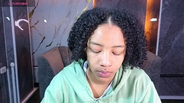 Snapshot of Violeth_b chatting on October 29, 2025, 12:48 pm Violeth b online show from October 29, 2025, 12:48 pm