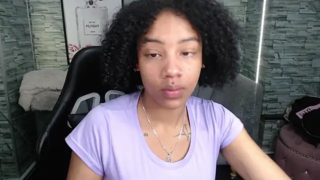 Snapshot of Violeth_b chatting on September 17, 2025, 12:40 pm Violeth b online show from September 17, 2025, 12:40 pm