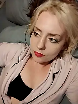 SkarlettRose96 online show from January 13, 2026, 6:45 pm