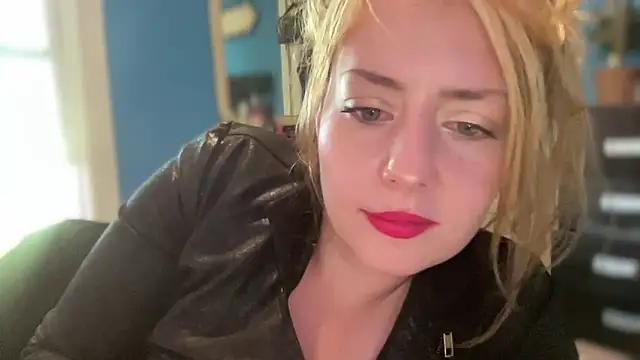 Snapshot of SkarlettRose96 chatting on October 2, 2025, 3:37 pm SkarlettRose96 online show from October 2, 2025, 3:37 pm