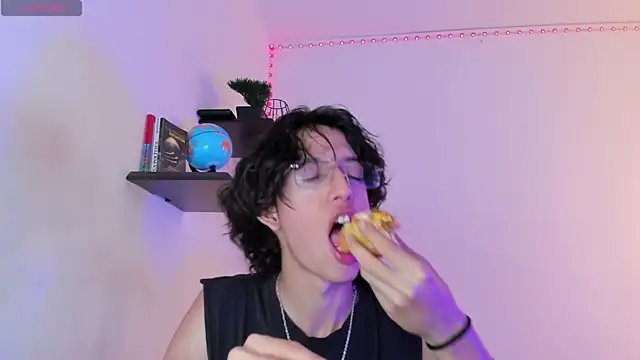 manu vera online show from September 18, 2025, 7:50 pm