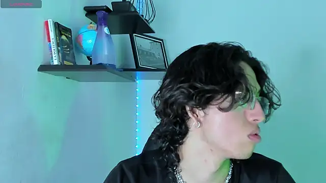 manu vera online show from October 30, 2025, 2:43 am