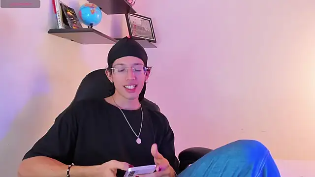 manu vera online show from October 10, 2025, 3:29 am