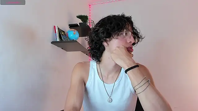 manu vera online show from October 9, 2025, 2:23 am