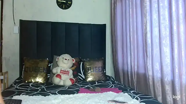 Snapshot of quenliyasa chatting on September 20, 2025, 3:39 pm quenliyasa online show from September 20, 2025, 3:39 pm