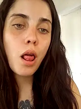 lucylovles online show from January 28, 2025, 2:10 pm