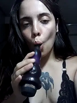 lucylovles online show from February 1, 2025, 8:39 am