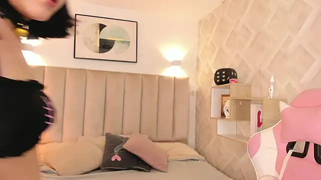 Haru Bonny online show from April 20, 2026, 8:32 pm