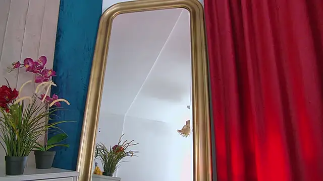 Snapshot of Foxxxy_MILF chatting on October 10, 2025, 4:02 am Foxxxy MILF online show from October 10, 2025, 4:02 am