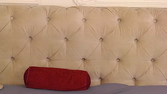 SarahLynz online show from February 18, 2025, 10:27 am