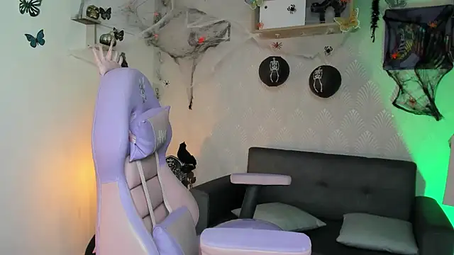 Snapshot of Alaia_Love77 chatting on October 19, 2025, 11:07 pm Alaia Love77 online show from October 19, 2025, 11:07 pm