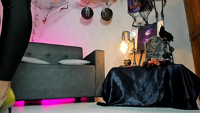 Snapshot of Alaia_Love77 chatting on October 9, 2025, 10:32 pm Alaia Love77 online show from October 9, 2025, 10:32 pm