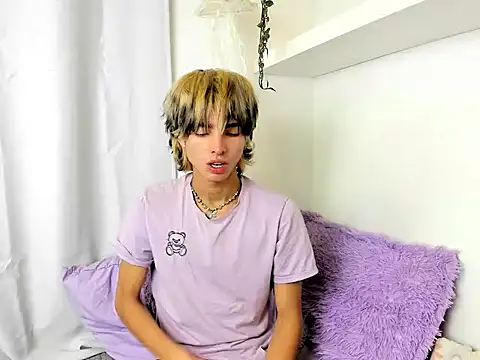santy-kitty online show from December 17, 2024, 3:17 am