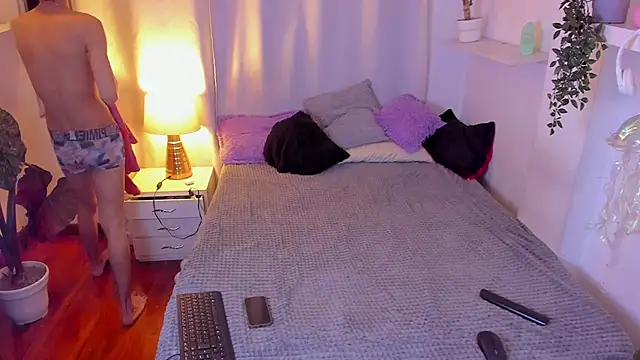 santy-kitty online show from March 28, 2026, 2:12 am