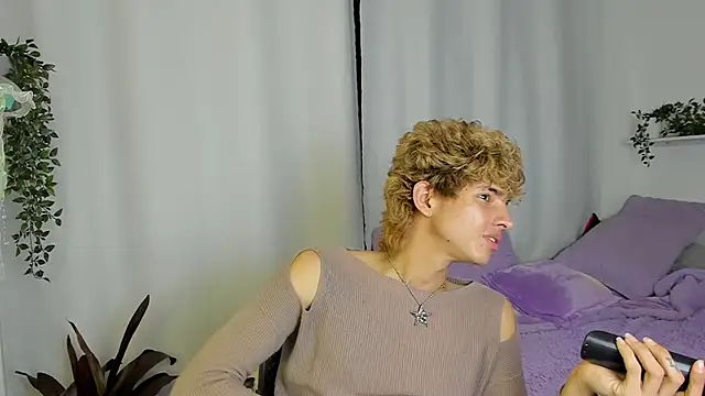 santy-kitty online show from September 28, 2025, 1:12 am