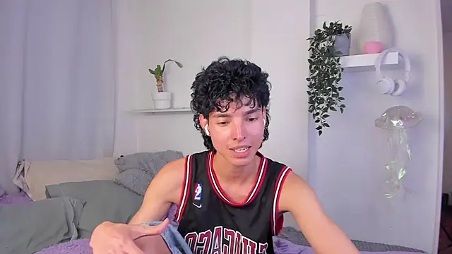 santy-kitty online show from February 3, 2026, 2:53 am