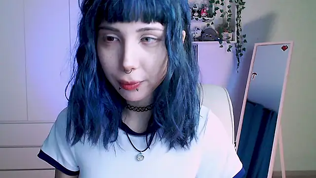 Snapshot of MoriHorri chatting on December 6, 2024, 3:02 am MoriHorri online show from December 6, 2024, 3:02 am