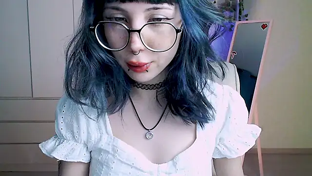 Snapshot of MoriHorri chatting on December 19, 2024, 1:39 am MoriHorri online show from December 19, 2024, 1:39 am