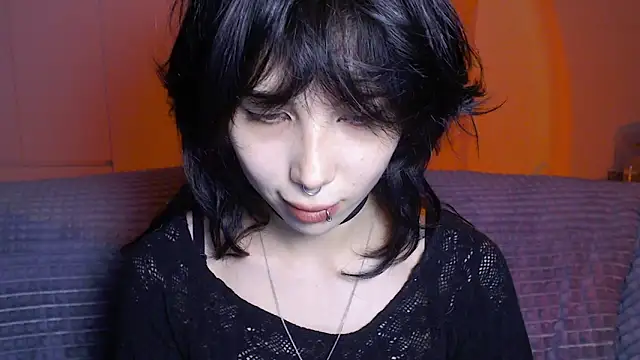 Snapshot of MoriHorri chatting on November 3, 2025, 10:19 am MoriHorri online show from November 3, 2025, 10:19 am