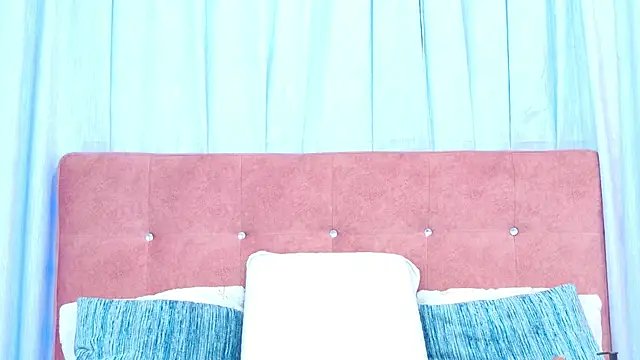 AlliciaKim online show from October 30, 2025, 7:11 pm