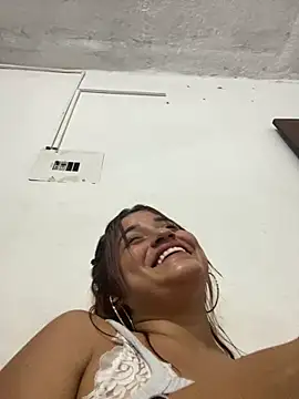 perlita05 online show from March 13, 2025, 2:05 am
