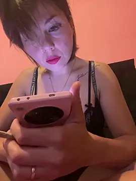 Snapshot of couple2000 chatting on March 12, 2025, 3:24 am couple2000 online show from March 12, 2025, 3:24 am