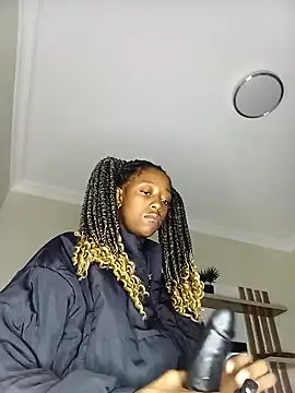 02Boitybaby online show from December 5, 2024, 8:38 pm