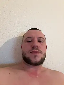 Snapshot of klydick chatting on December 21, 2024, 2:47 pm klydick online show from December 21, 2024, 2:47 pm