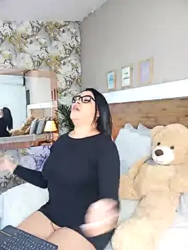 EmaBakker online show from September 22, 2025, 12:44 pm