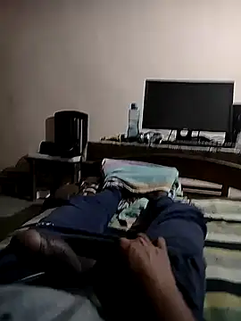 Snapshot of pura43 chatting on February 9, 2025, 5:01 pm pura43 online show from February 9, 2025, 5:01 pm