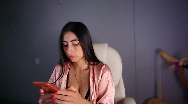 auroracaruso11 online show from February 2, 2025, 10:28 pm