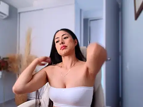auroracaruso11 online show from January 18, 2025, 2:23 pm