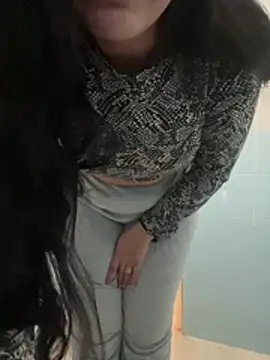 Layla-daloua online show from February 12, 2026, 5:02 pm