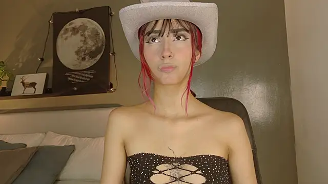 ParisFox  online show from October 28, 2025, 7:46 pm