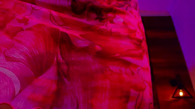 ParisFox  online show from February 7, 2026, 7:33 pm